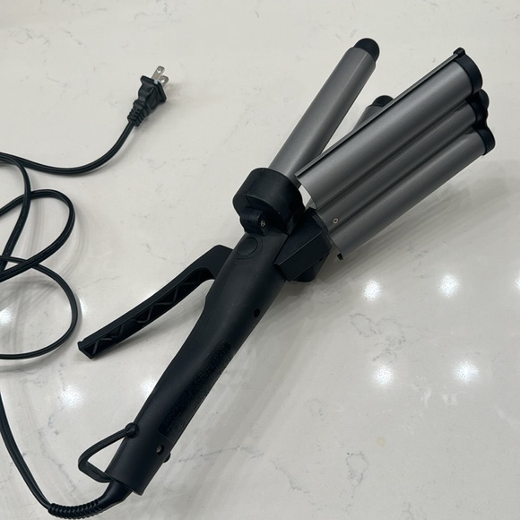 Revlon 3 Barrel Curling Iron Beach Waves - Picture 5 of 6